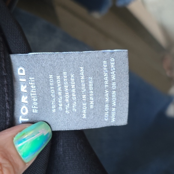 Torrid Bombshell Skinny Premium Stretch High-Rise Destructed Jean 20R - Picture 13 of 16